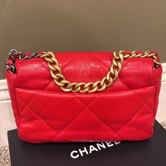 CHANEL 19 red small quilted lamb skin with two tone hardware in excellent cond - Picture 3 of 8